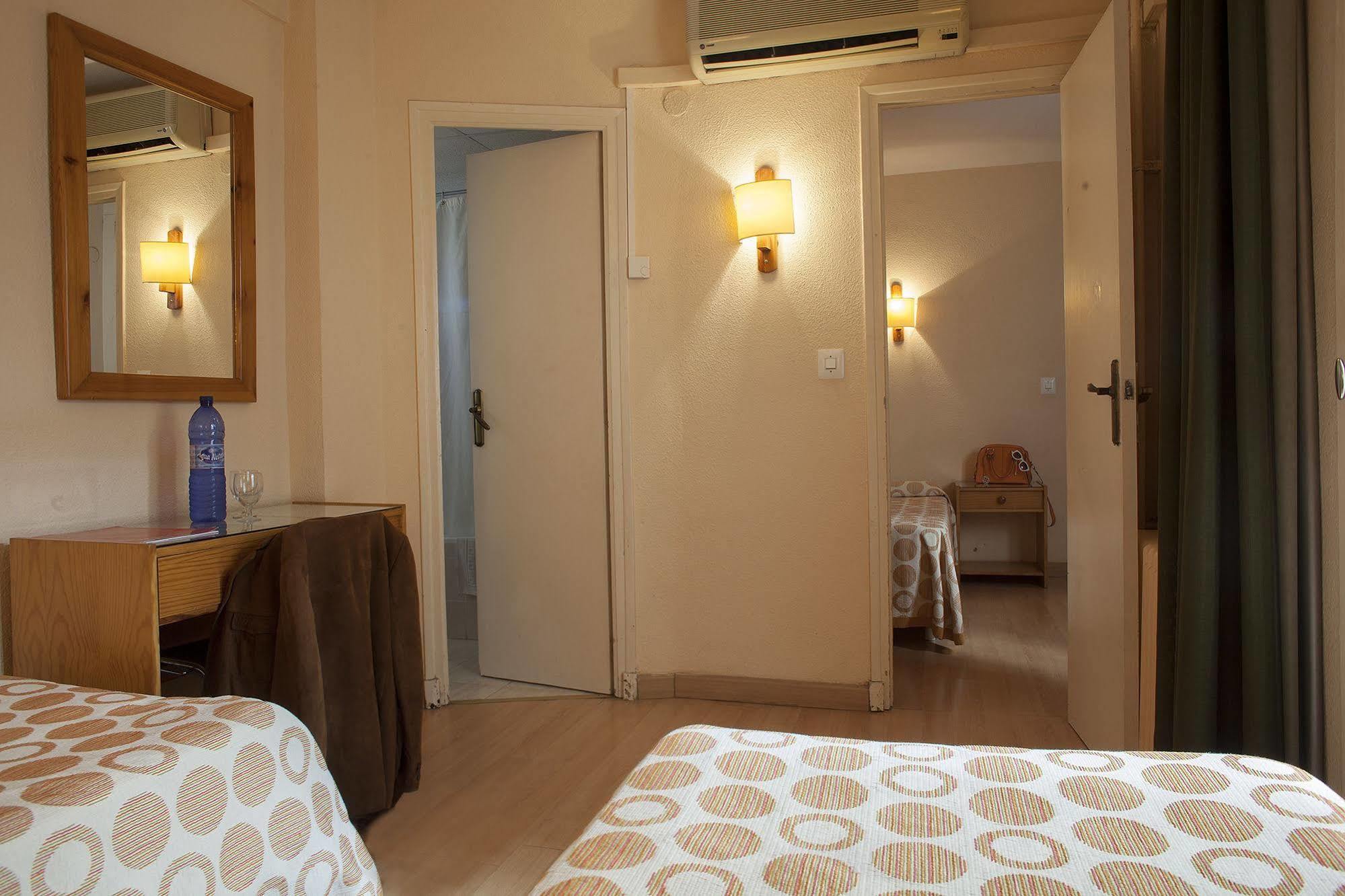 Hotel Goya Alicante Bagian luar foto