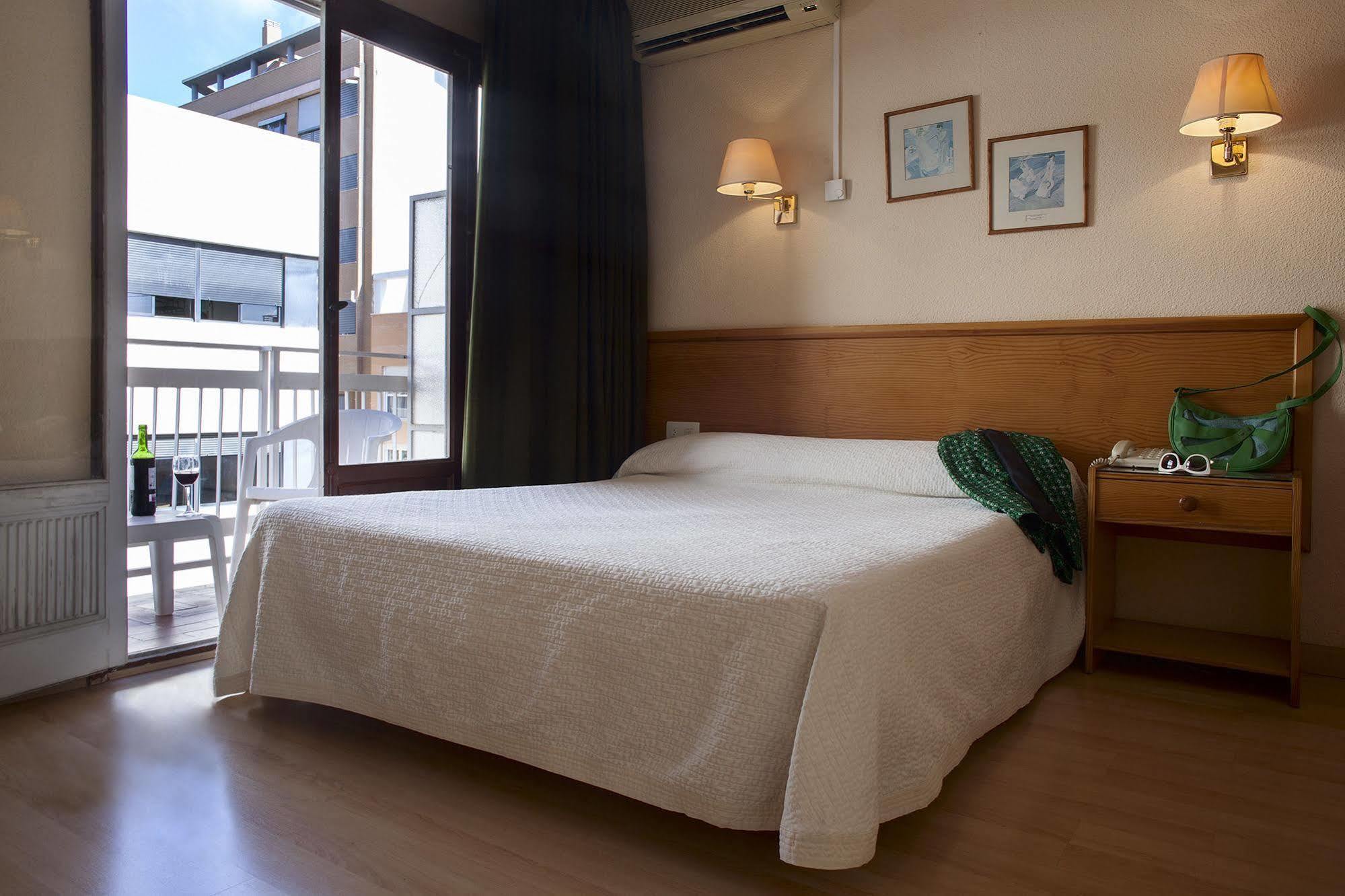 Hotel Goya Alicante Bagian luar foto