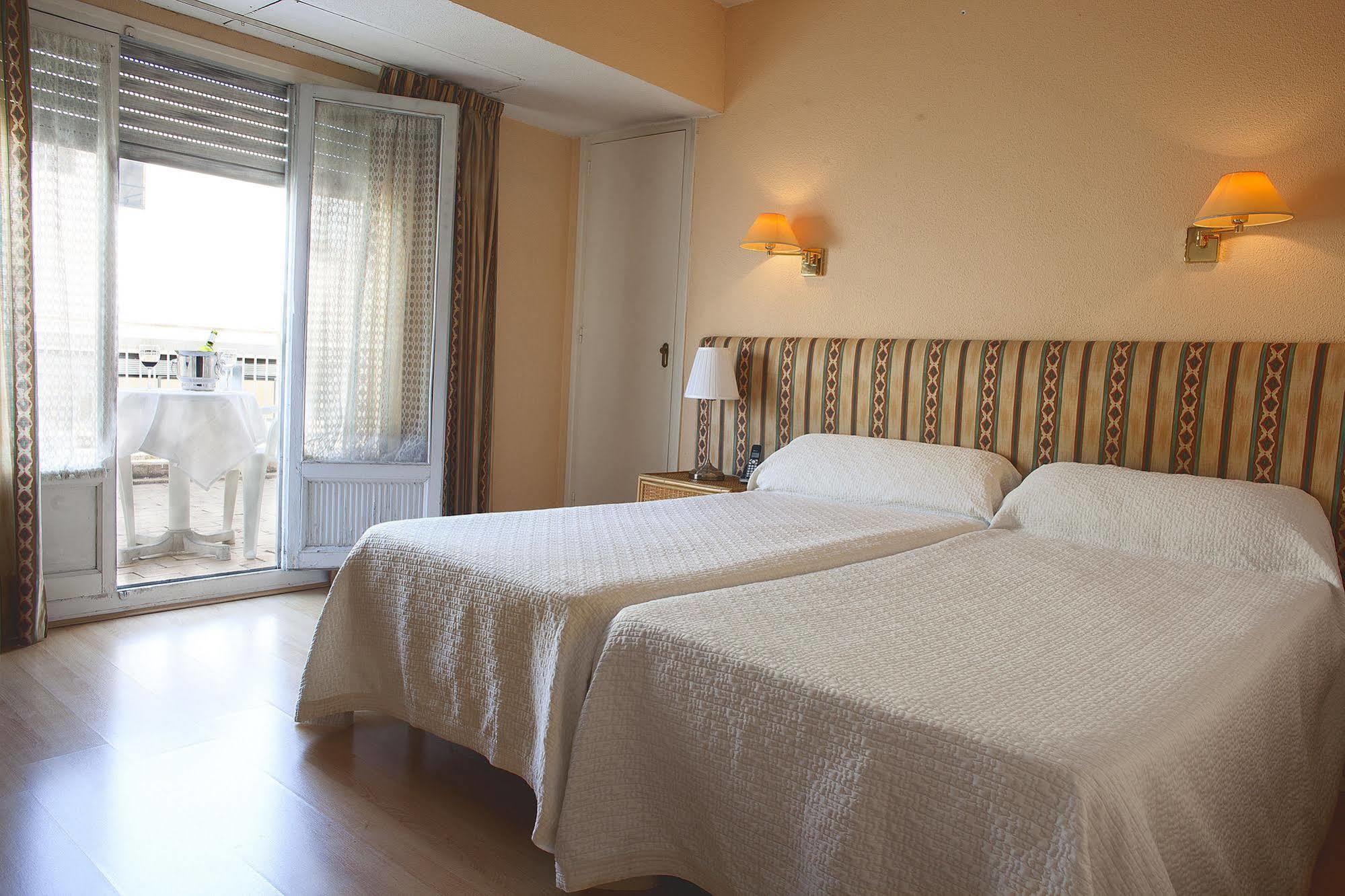 Hotel Goya Alicante Bagian luar foto